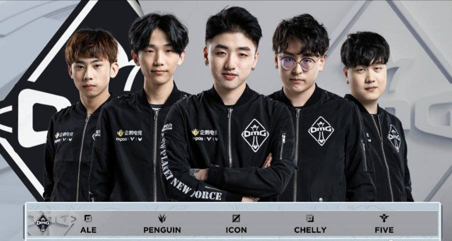 不少球迷在 不少球迷在