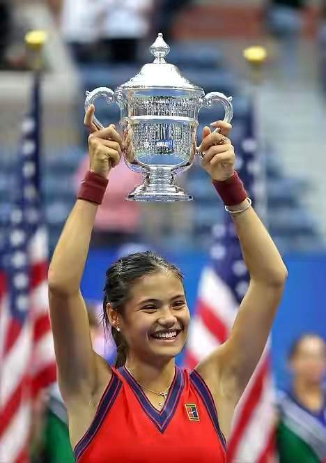 备受瞩目 备受瞩目